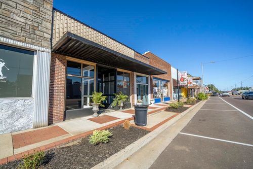 118 E Main St, Adamsville, TN, 38310-2314 | Card Image