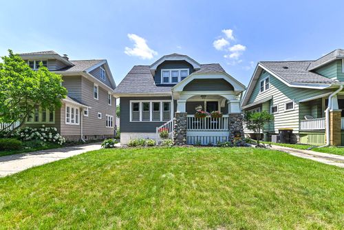 335 N 68th St, Wauwatosa, WI, 53213-3930 | Card Image