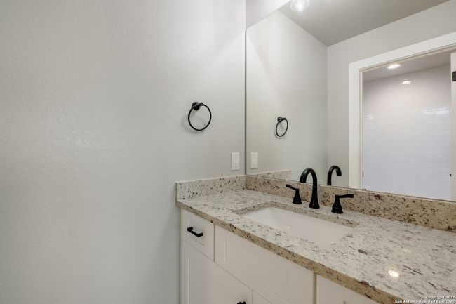 122 Hi View Dr, House other with 3 bedrooms, 3 bathrooms and null parking in Pipe Creek TX | Image 21