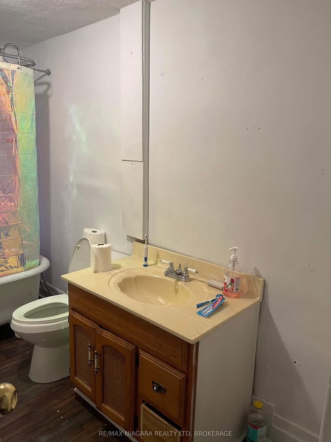 146 Burgar St, Home with 7 bedrooms, 3 bathrooms and 3 parking in Welland ON | Image 26