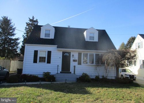 121 Hoover Ave, Hamilton, NJ, 08619-1727 | Card Image