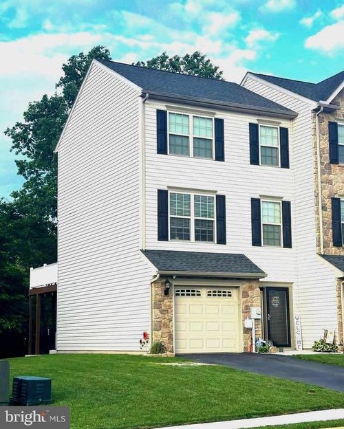 56 Katelyn Dr, New Oxford, PA, 17350-6100 | Card Image