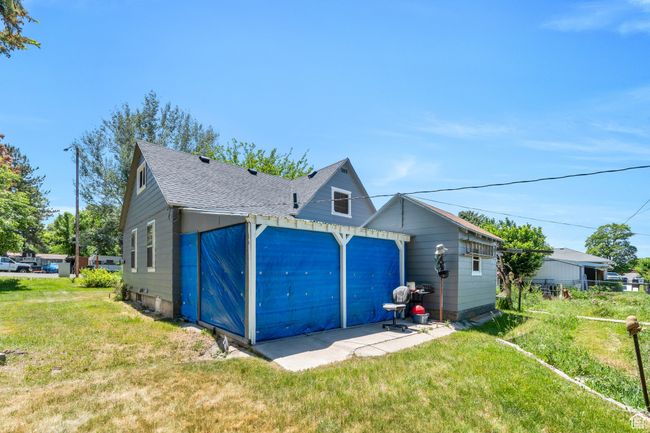 View of garage | Image 10
