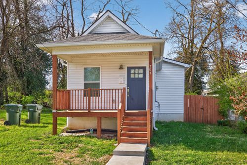 751 Dakota St, Lexington, KY, 40508-1403 | Card Image