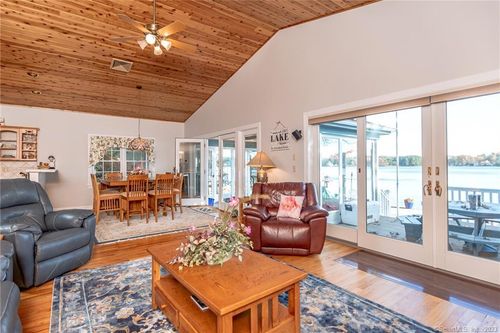 246 N Shore Rd, Killingly, CT, 06241-1539 | Card Image