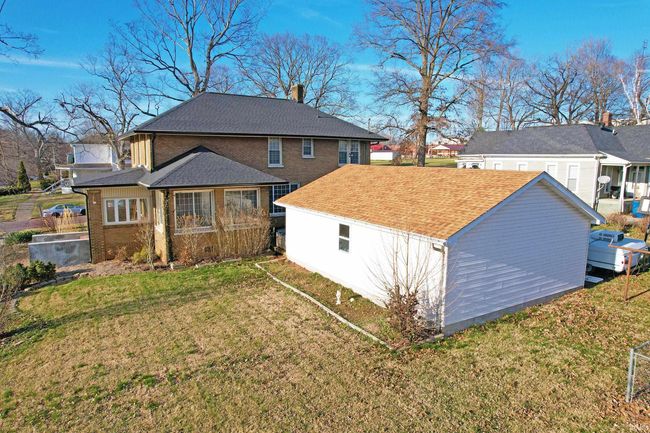 131 N Cherry St, House other with 3 bedrooms, 2 bathrooms and null parking in Mount Carmel IL | Image 5