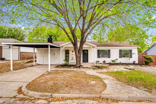 913 Ronald St, White Settlement, TX, 76108-1127 | Card Image
