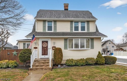 3 Jenessee Ct, Woodbridge, NJ, 07095-3509 | Card Image