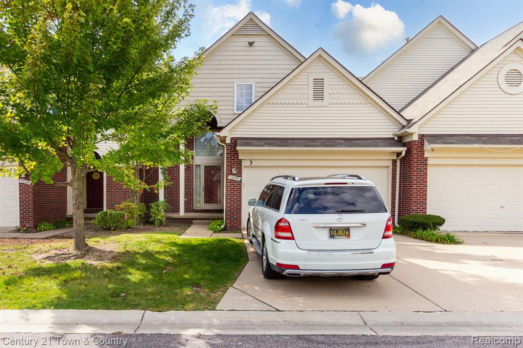 Noble Dr, Farmington Hills, MI 48336
