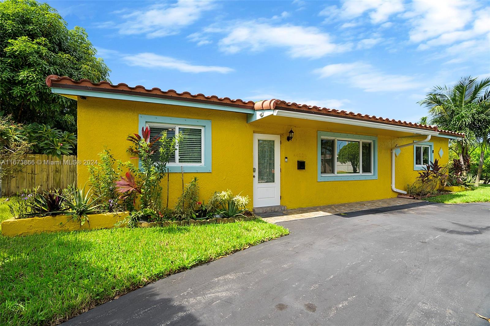 30th Ct, Lauderdale Lakes, FL 33313