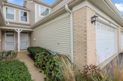 513 Silver Charm Drive, Townhouse with 3 bedrooms, 2 bathrooms and 2 parking in Oswego IL | Image 2