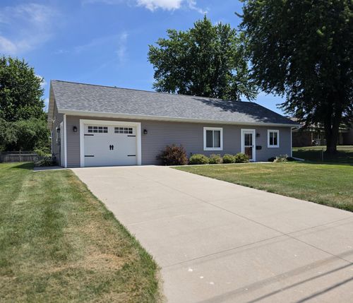 411 Bullis St, Kenyon, MN, 55946-1124 | Card Image