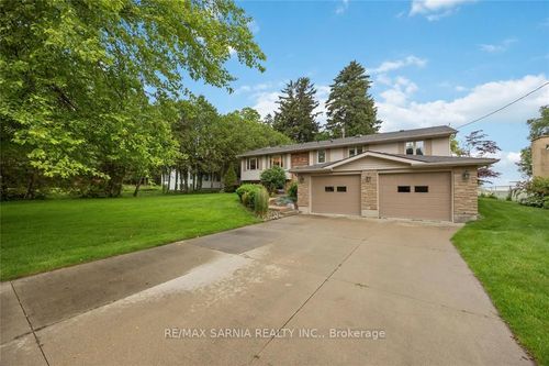 2323 Passingham Dr, Sarnia, ON, N7T7H4 | Card Image