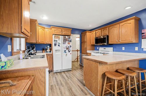 5175 Bishop Rd, Dryden, MI, 48428-9226 | Card Image