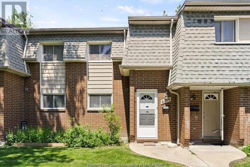 6714 Roseville Garden, Windsor, ON, N8T1J2 | Card Image