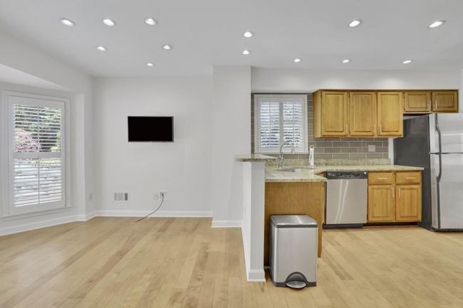 1363 Sheffield Glen Way Ne, Condo with 2 bedrooms, 3 bathrooms and null parking in Atlanta GA | Image 7