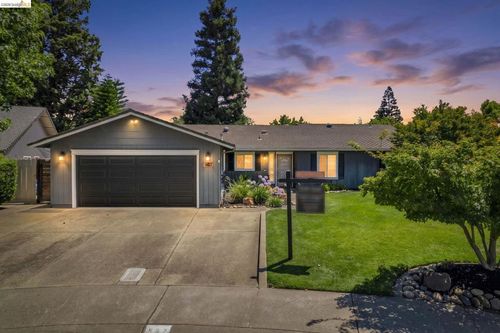 907 Dorchester Cir, Lodi, CA, 95240-6640 | Card Image