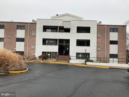 204-4360 Cherry Hill Rd, ARLINGTON, VA, 22207-3231 | Card Image