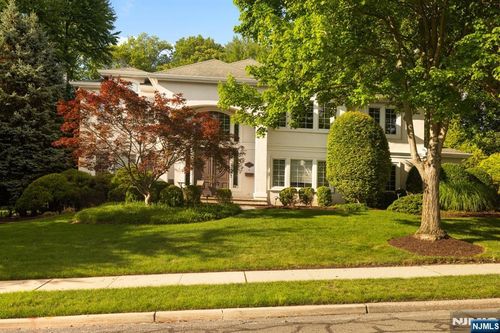 8 Church Ct, Closter, NJ, 07624-2803 | Card Image