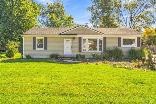 28841 Grayfield Dr, Farmington Hills, MI, 48336-3727 | Card Image