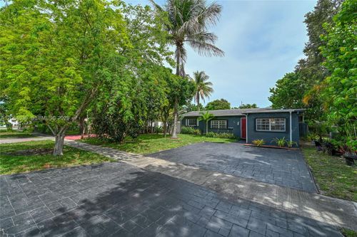 76 Ne 170th St, North Miami Beach, FL, 33162-1756 | Card Image