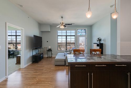 408-623 W Walnut St, SPRINGFIELD, MO, 65806-2196 | Card Image