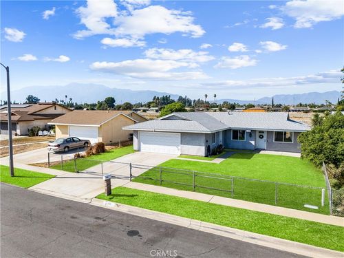 1560 Athol St, Bloomington, CA, 92316-1208 | Card Image