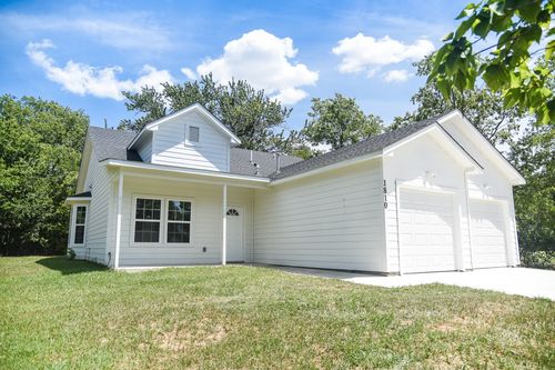 1810 Division St, Commerce, TX, 75428-3104 | Card Image
