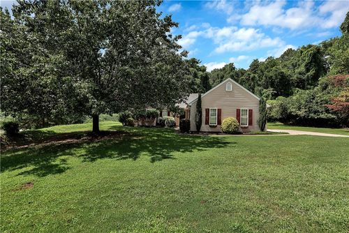 106 Tall Willow Dr, Seneca, SC, 29672-2500 | Card Image