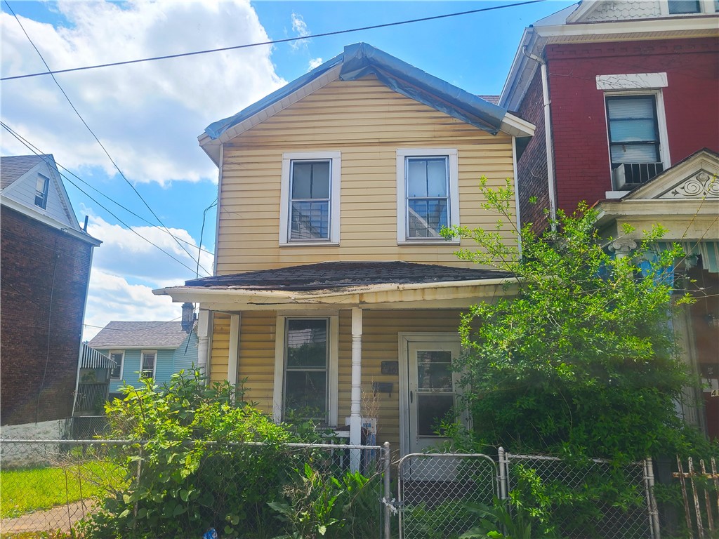 Mills Ave, Braddock, PA 15104