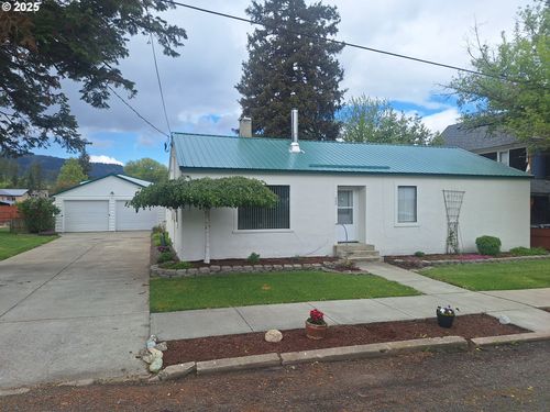 202 S Storie St, Wallowa, OR, 97885-5001 | Card Image