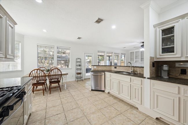 1811 Oakbrook Cir, House other with 4 bedrooms, 3 bathrooms and 2 parking in Pearland TX | Image 16