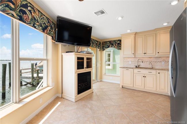 1109 Nettles Blvd, House other with 2 bedrooms, 2 bathrooms and 1 parking in Jensen Beach FL | Image 35