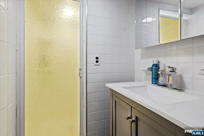 218 8 Th St, Home with 6 bedrooms, 3 bathrooms and null parking in Fairview NJ | Image 6