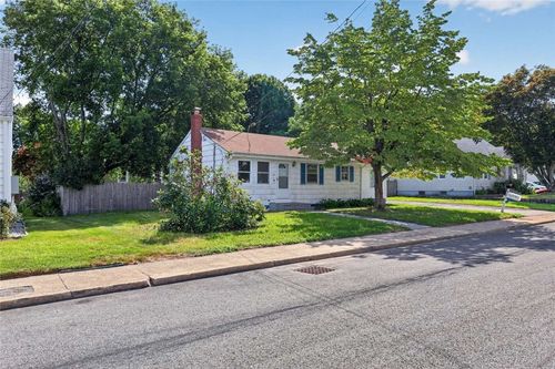 139 Andrews Ave, West Warwick, RI, 02893-5823 | Card Image