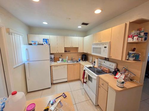 318-700 Layne Boulevard, Hallandale Beach, FL, 33009 | Card Image
