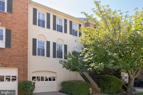 2011 Pieris Ct, VIENNA, VA, 22182-3958 | Card Image
