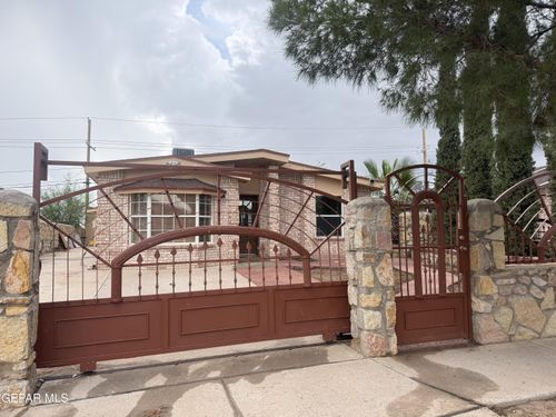 13464 Sunset Hills Dr, El Paso, TX, 79928-5693 | Card Image