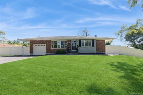 63 Hedgerow Ln, Commack, NY, 11725-2729 | Card Image
