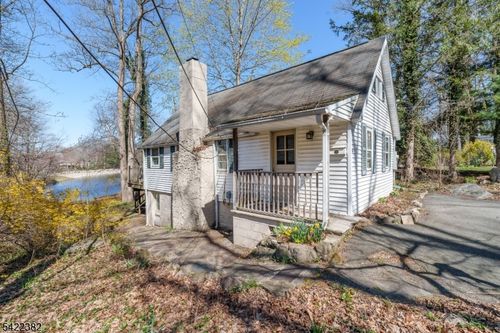 48 Lakeside Trl, Kinnelon, NJ, 07405-2842 | Card Image