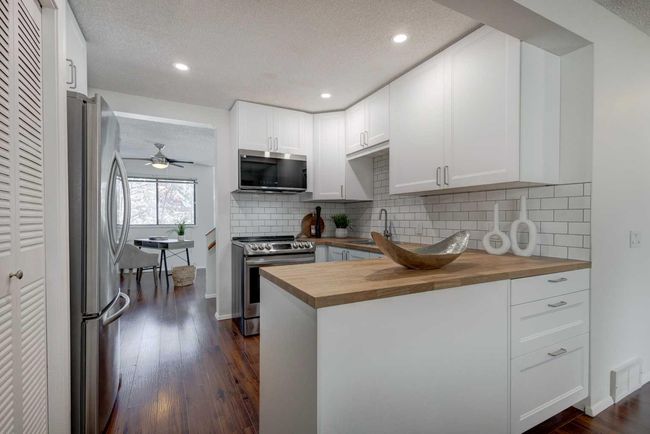 56 - 2300 Oakmoor Drive Sw, Townhouse with 3 bedrooms, 1 bathrooms and 1 parking in Calgary AB | Image 5