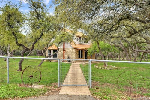 100 Cherokee Ln, Blanco, TX, 78606-4722 | Card Image