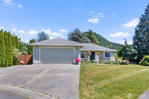 2319 Riley Rd, Mount Vernon, WA, 98274-7621 | Card Image