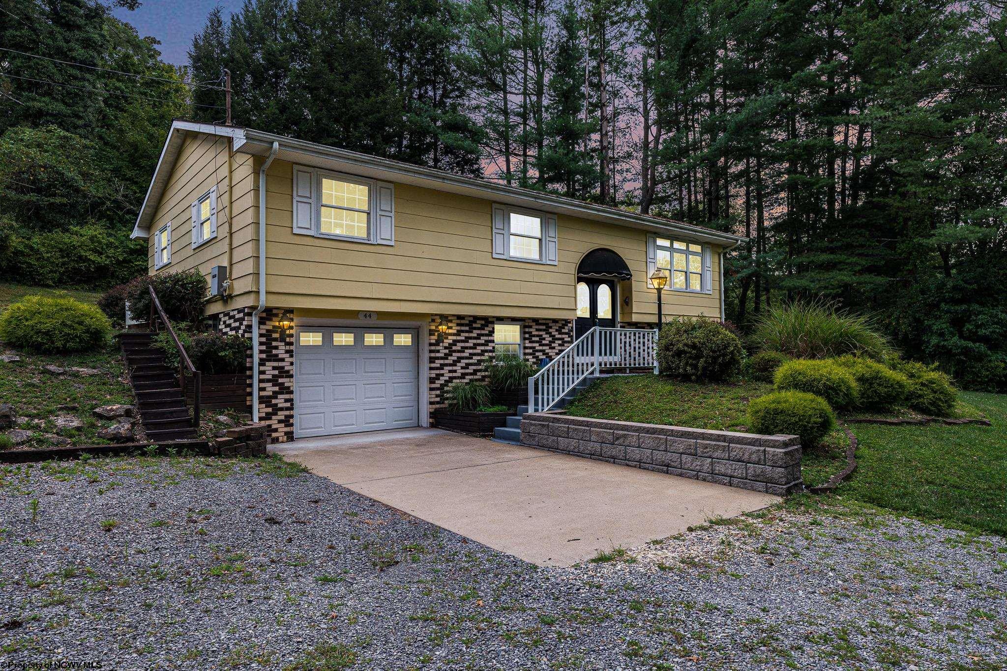 Crown Dr, Clarksburg, WV 26301