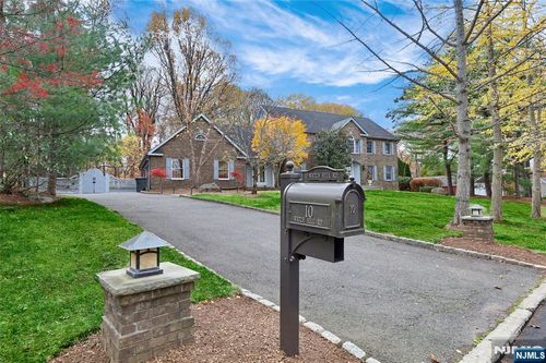10 Watch Hill Rd, Mahwah, NJ, 07430-3047 | Card Image