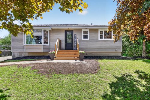 5626 Owen St, Osgoode, ON, K0A2W0 | Card Image