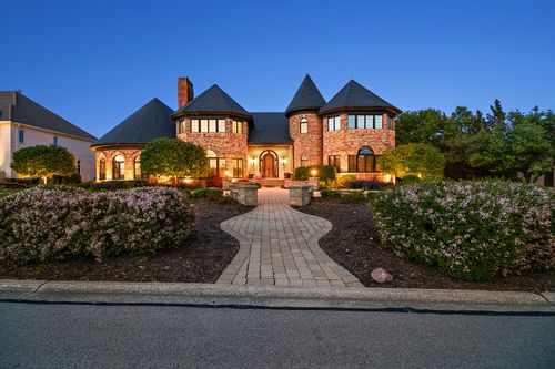 45 Silo Ridge Rd E, Orland Park, IL, 60467-7327 | Card Image
