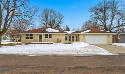 17 Gold St, Minnesota Lake, MN, 56068-1301 | Card Image