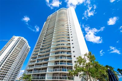 904 - 4000 Island Blvd, Condo with 2 bedrooms, 2 bathrooms and null parking in Aventura FL | Image 1