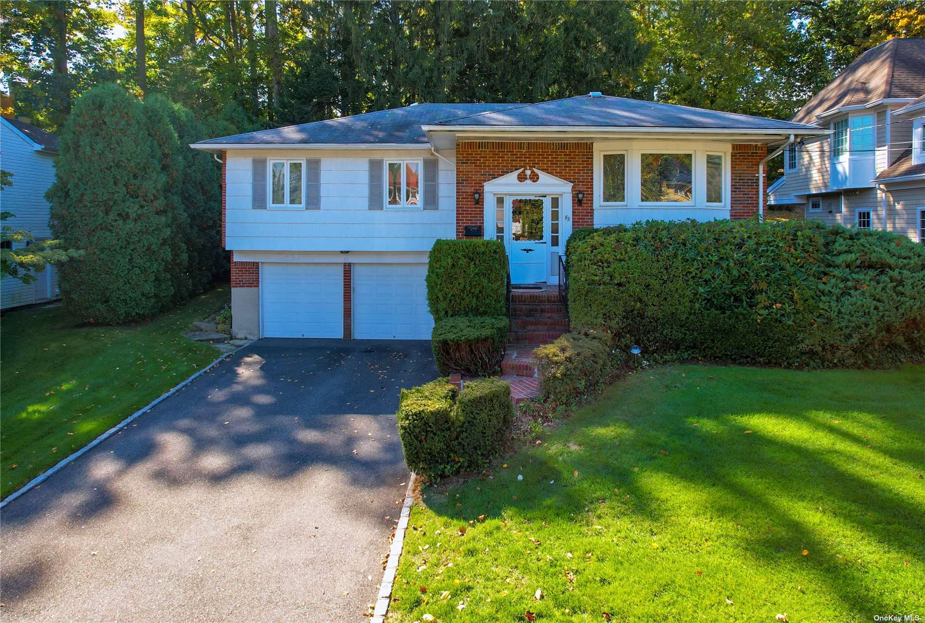 Reed Dr, Roslyn, NY 11576